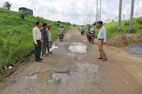Đường xuống cấp, dân bức xúc
