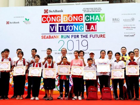 SeABank hỗ trợ học bổng cho học sinh nghèo hiếu học đến hết bậc phổ thông