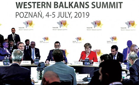 Lạc lõng thượng đỉnh Tây Balkan