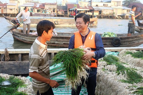 Giữ chợ nổi không dễ