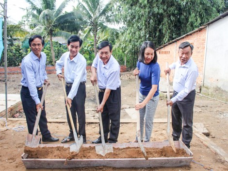 Khởi công xây dựng

22 căn nhà Đại đoàn kết

cho hộ nghèo