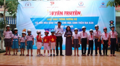 Đa dạng hình thức tuyên truyền văn hóa giao thông