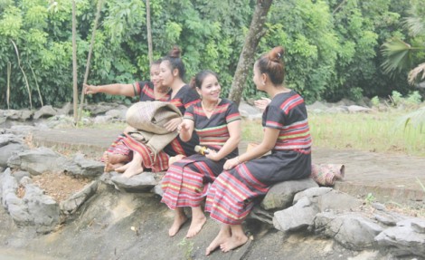 សម្តែ​ង​បង្ហាញ​ពី​ទំ​នៀម​ស្វែង​យល់​គ្នា​របស់​ជន​ជាតិ​តា​អ៊ុយ