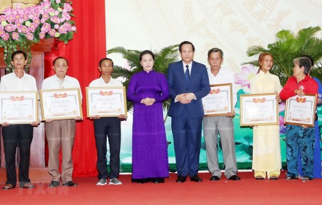 Chủ tịch Quốc hội dự Lễ trao Bằng Tổ quốc ghi công tại tỉnh Vĩnh Long