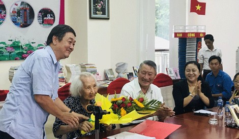Nhạc sư Nguyễn Vĩnh Bảo kể chuyện xưa tích cũ về vùng đất Ðồng Tháp