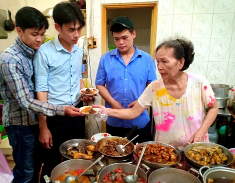 Quán cơm 23 tuổi giữa lòng phố thị Ninh Kiều