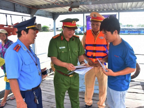 Chủ động kiểm tra hoạt động

bến khách ngang sông và bến thủy nội địa mùa mưa bão