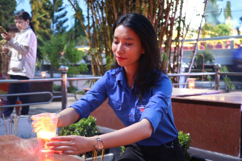 Hơn 1.000 bạn trẻ "Thắp nến tri ân" các anh hùng, liệt sĩ