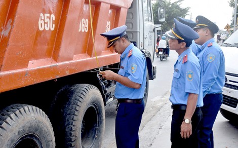 Cao điểm tuyên truyền, xử lý vi phạm cơi nới thùng xe để chở hàng quá tải trọng cho phép