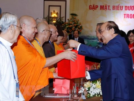 Thủ tướng gặp mặt, biểu dương các chức sắc, chức việc tôn giáo tiêu biểu