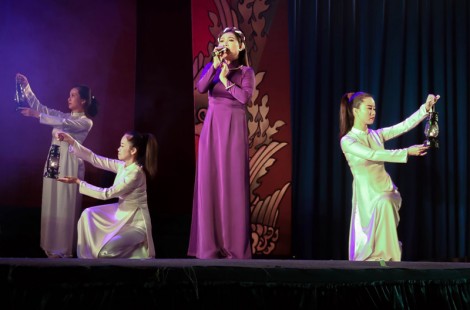 Biểu diễn nghệ thuật truyền thống định kỳ tại Nhà hát Tây Đô