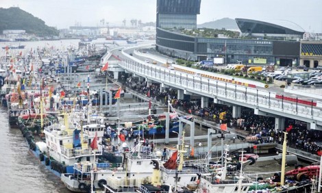 Hàng trăm ngàn người Trung Quốc phải sơ tán vì bão