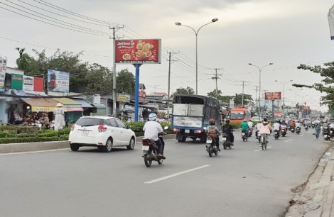 Đi bộ vẫn phải tuân thủ quy định về an toàn giao thông