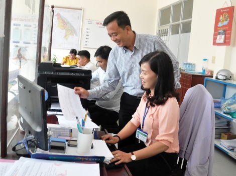 Tăng cường kiểm tra, giám sát

cán bộ, đảng viên