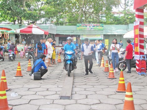 Phong trào “Thanh niên với văn hóa giao thông”