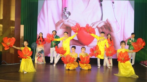 Hơn 200 cán bộ y tế tham dự hội thi đổi mới phong cách, thái độ phục vụ