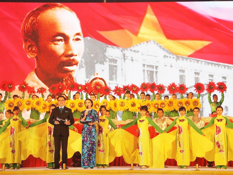 Hào hùng giai điệu

“Mười Chín Tháng Tám”