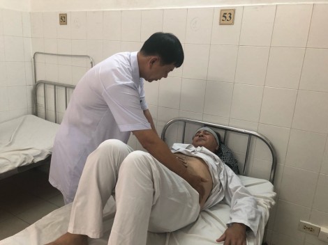 Điều trị thành công cho du khách Na Uy bị sỏi niệu quản