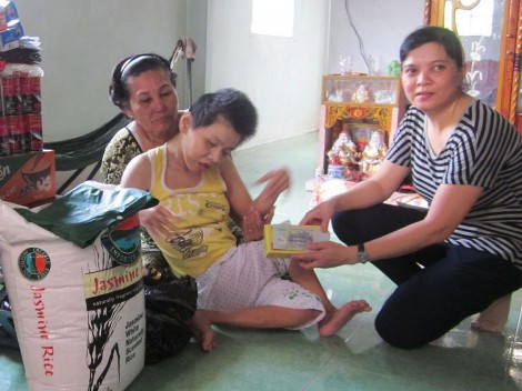 Hỗ trợ gia đình chăm sóc Hồng Nhung