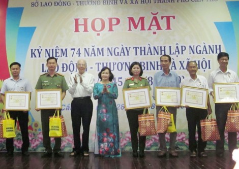 Họp mặt kỷ niệm ngày thành lập ngành Lao động - Thương binh và Xã hội