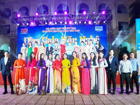 Sôi nổi chào tân sinh viên