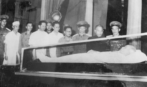 Thủ tướng Nguyễn Xuân Phúc: 

Giữ gìn lâu dài, bảo vệ

tuyệt đối an toàn thi hài Bác
