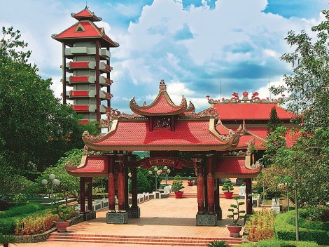 Viếng Đền Bến Dược