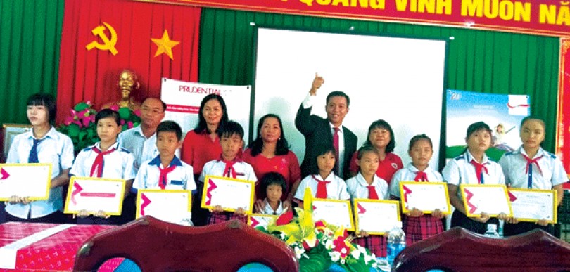 Hội thảo khách hàng và trao tặng 20 suất học bổng cho học sinh nghèo học giỏi