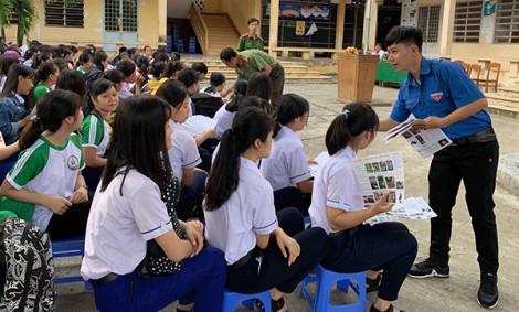 Tuyên truyền Luật Giao thông Đường bộ trong học sinh