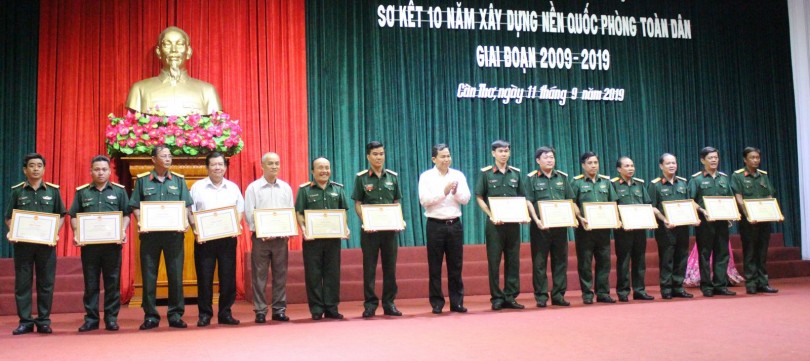 Tiếp tục tăng cường tiềm lực và sức mạnh quốc phòng của thành phố