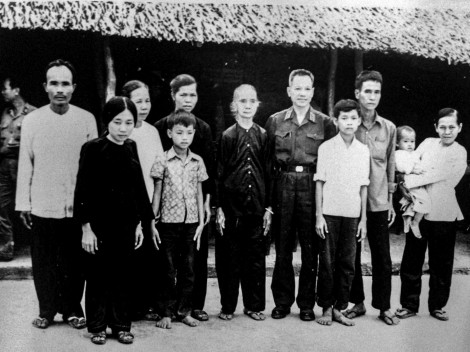 Thanh gươm báu và

bài học chống ngoại xâm
