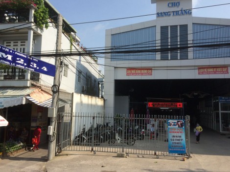 Bức xúc vì lệ thuộc lối đi vào chợ