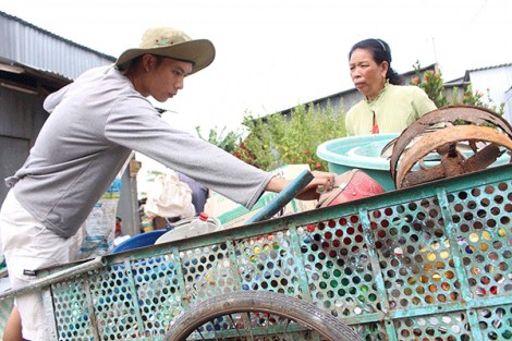 Tấm gương hiếu thảo của Đinh Văn Nhí