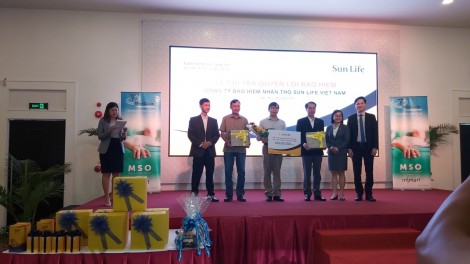 Sun Life Việt Nam chi trả quyền lợi bảo hiểm bệnh hiểm nghèo cho một khách hàng tại Cần Thơ với số tiền 438 triệu đồng