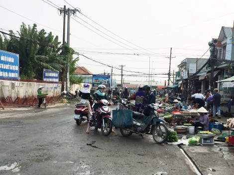 Cần xử lý triệt để tình trạng mua bán lấn chiếm lòng, lề đường