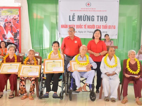 Họp mặt, mừng thọ các cụ cao tuổi