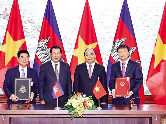 Việt Nam - Campuchia 

Quan hệ anh em gắn kết, bền chặt