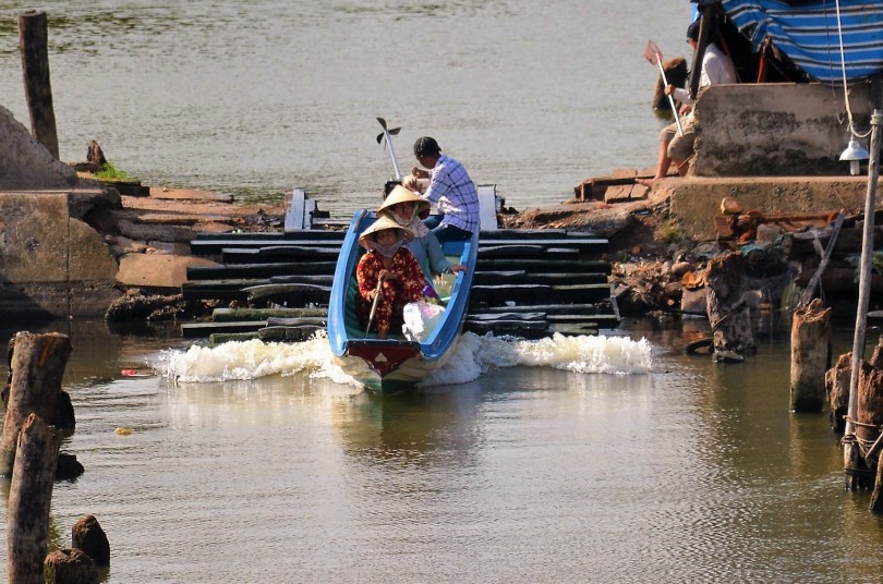 Sáng kiến qua cống, đập "có một không hai" của cư dân Cà Mau