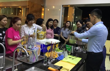 Khai giảng lớp dạy nghề pha chế cho phụ nữ hồi hương