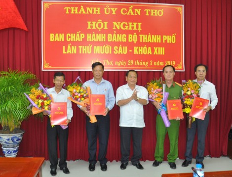 Xây dựng đội ngũ cán bộ tổ chức vừa hồng, vừa chuyên