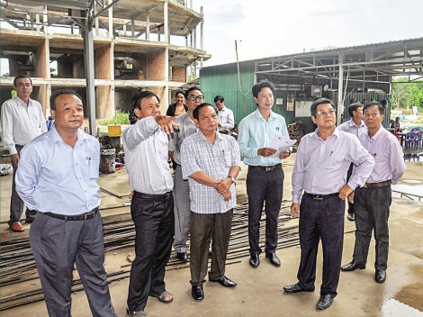 Phát huy trách nhiệm, vai trò nêu gương 
Bài 2: Quyết đẩy lùi suy thoái
