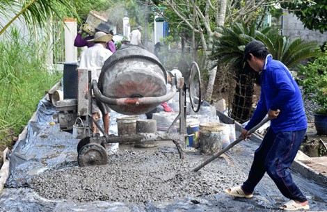 Huy động sức dân mở rộng lộ giao thông nông thôn