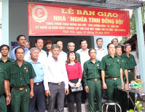 Hội Cựu chiến binh thành phố bàn giao Nhà nghĩa tình đồng đội