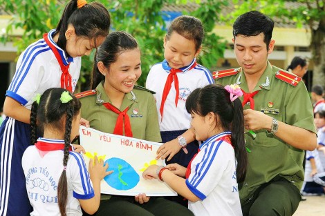 Năm mươi năm Công an nhân dân thực hiện Di chúc của Chủ tịch Hồ Chí Minh, luôn xứng đáng là lực lượng vũ trang trọng yếu, tuyệt đối tin cậy của Đảng, Nhà nước và nhân dân