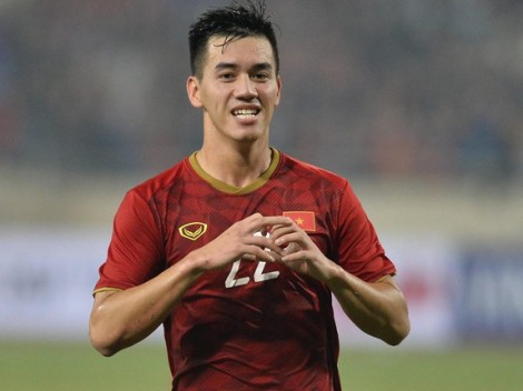 Hạ UAE 1-0, Việt Nam lên ngôi đầu bảng G