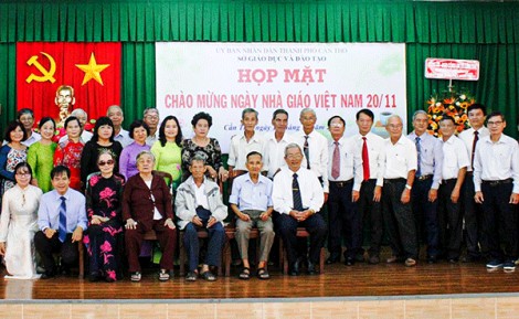 Họp mặt kỷ niệm Ngày Nhà giáo Việt Nam