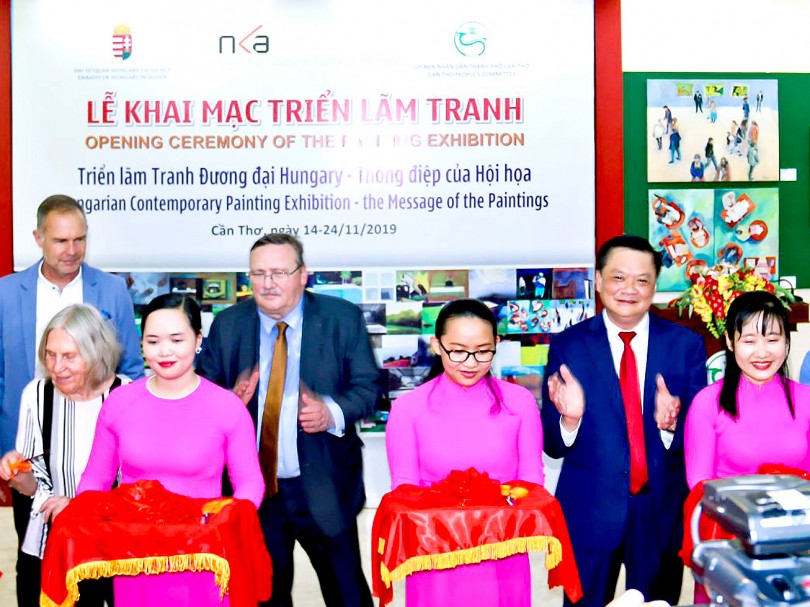 Khai mạc Triển lãm tranh đương đại Hungary tại Cần Thơ