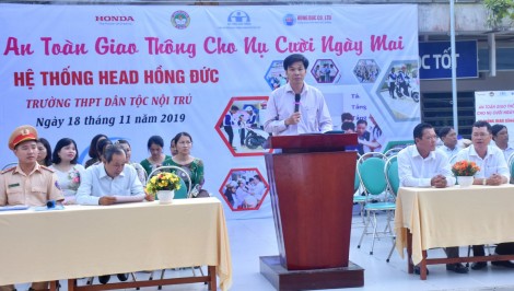 Trang bị kiến thức pháp luật về trật tự an toàn giao thông cho học sinh dân tộc