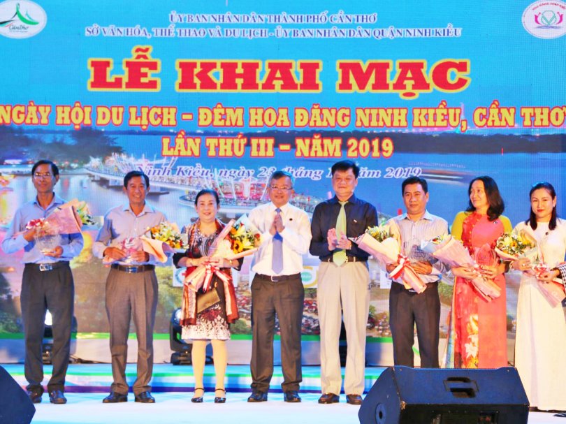 Ngày hội Du lịch- Đêm hoa đăng Ninh Kiều 2019: Lung linh sông nước