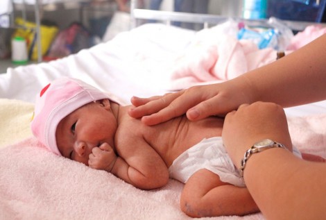 Lợi ích việc massage cho bé